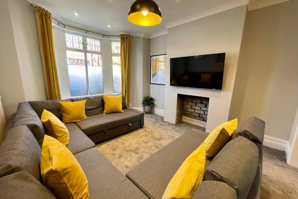 Large House Near Victoria Park For Groups, 10 Mins Bus To City Centre Cardiff Exterior photo