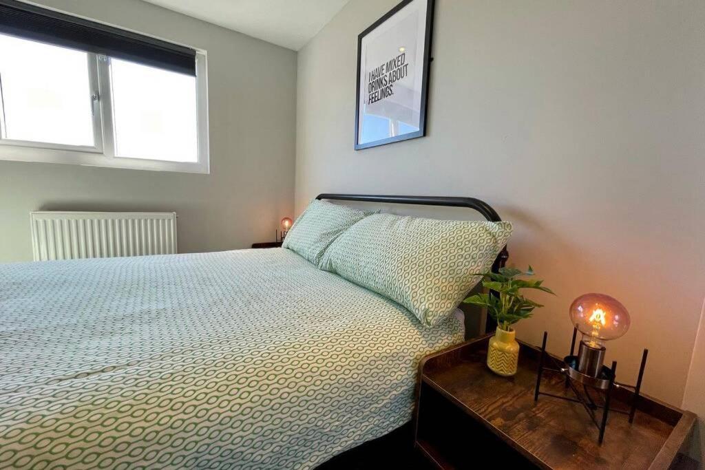 Large House Near Victoria Park For Groups, 10 Mins Bus To City Centre Cardiff Exterior photo