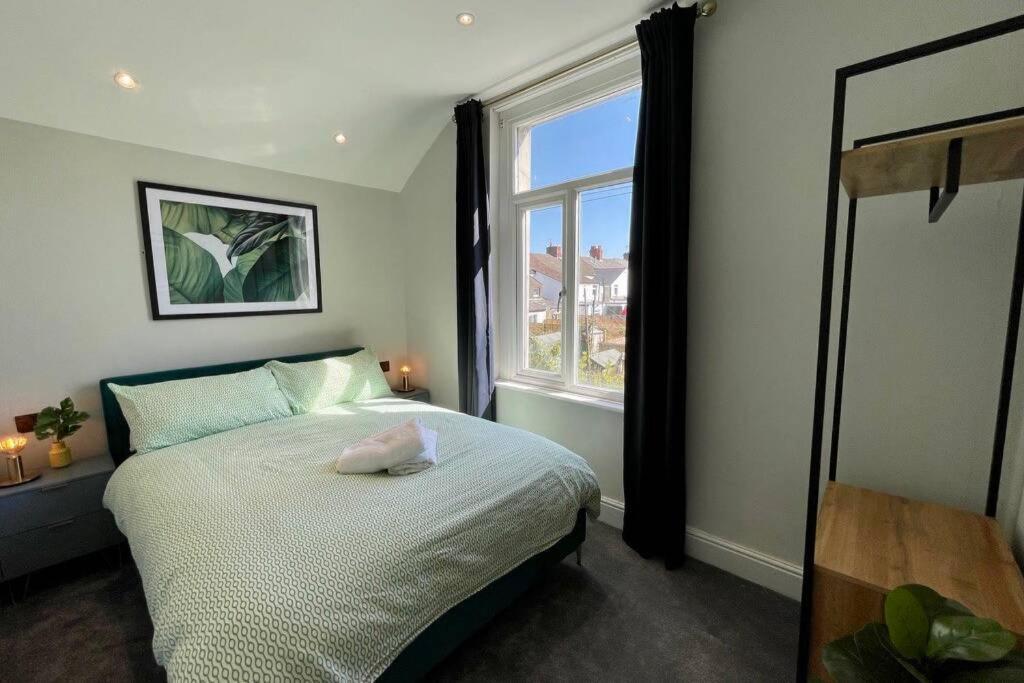 Large House Near Victoria Park For Groups, 10 Mins Bus To City Centre Cardiff Exterior photo