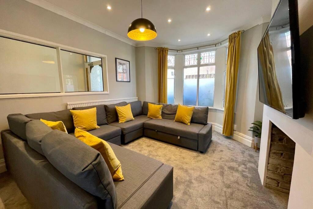 Large House Near Victoria Park For Groups, 10 Mins Bus To City Centre Cardiff Exterior photo